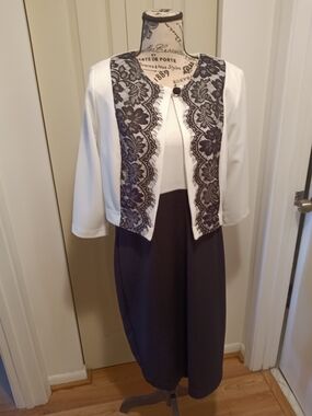 Collection B White Textured Top with Script Label. Size 14